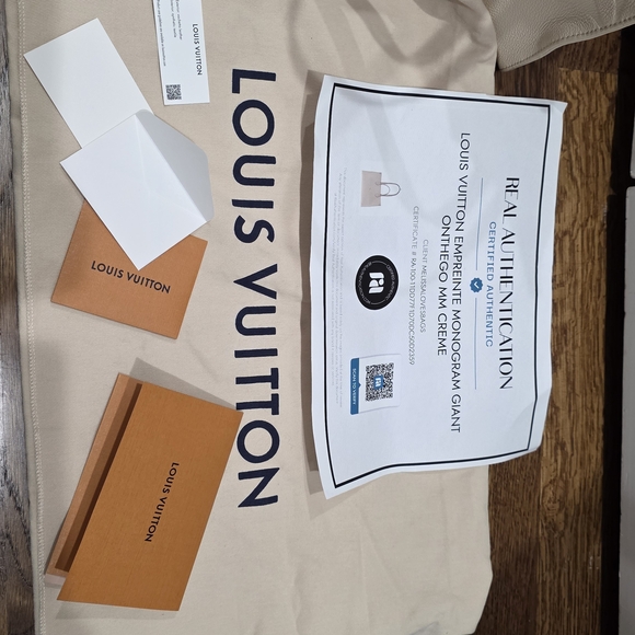 Louis Vuitton Cream Tote Bag - Picture 15 of 16